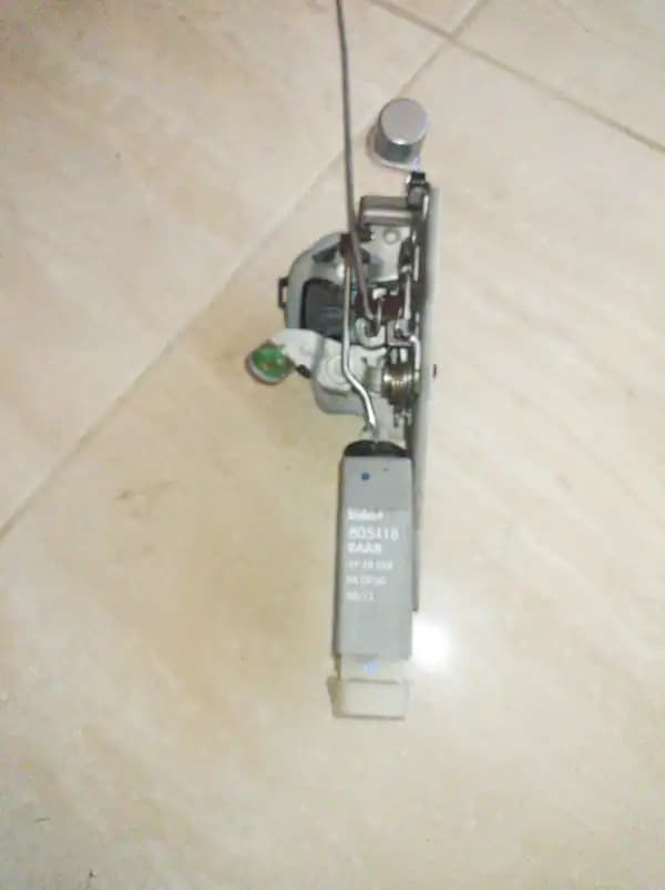 Cerradura eléctrica delantera Corsa 1.4