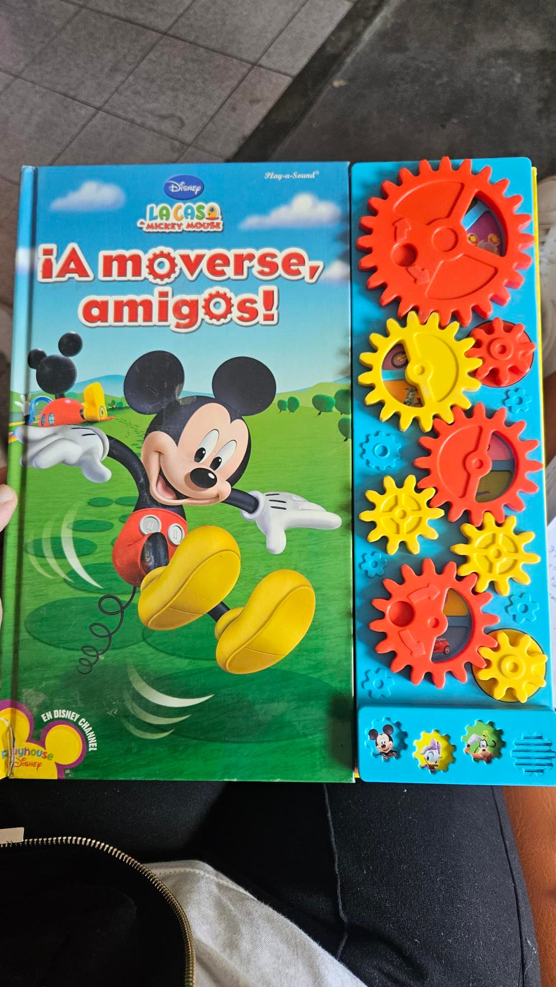 Lt. 295 Libros y revistas