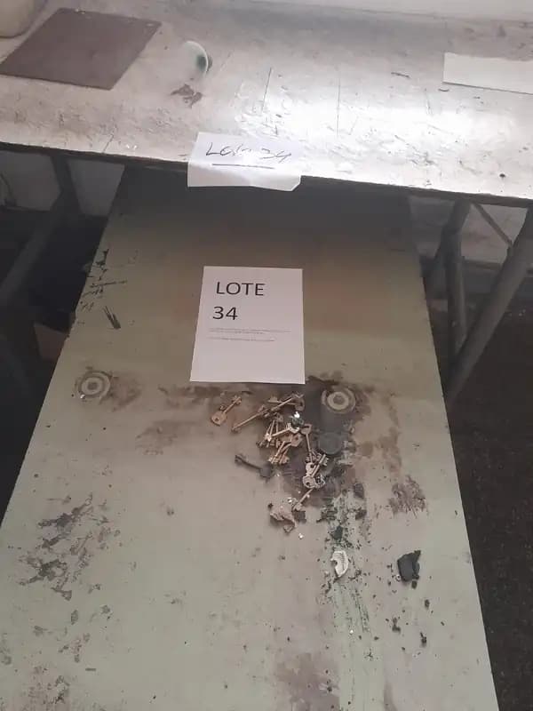 LOTE 34 - DOS MESAS DE TRABAJO