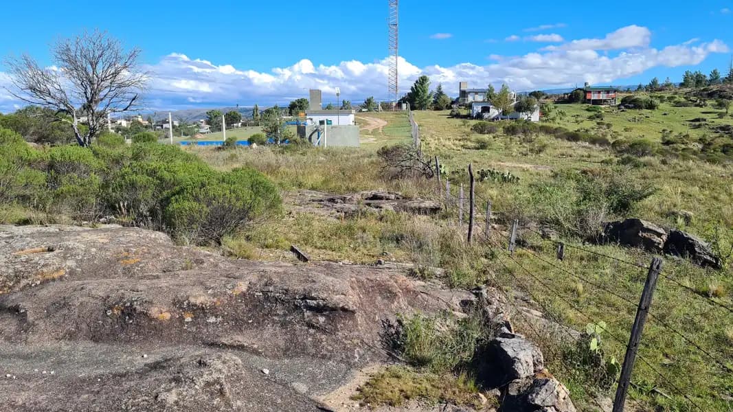 Lote 839m2 Tanti "El Durazno"