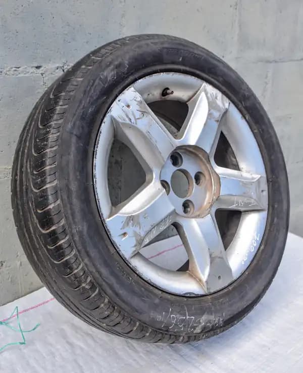 L30 RUEDA DE AUXILIO R16