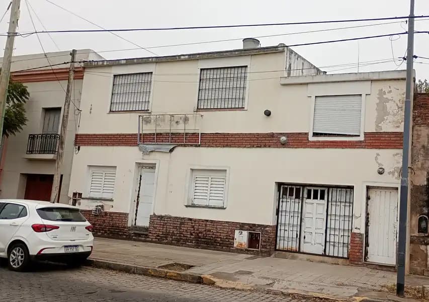 CASA 2 PLANTAS PILETA Y QUINCHO B° TALLERES