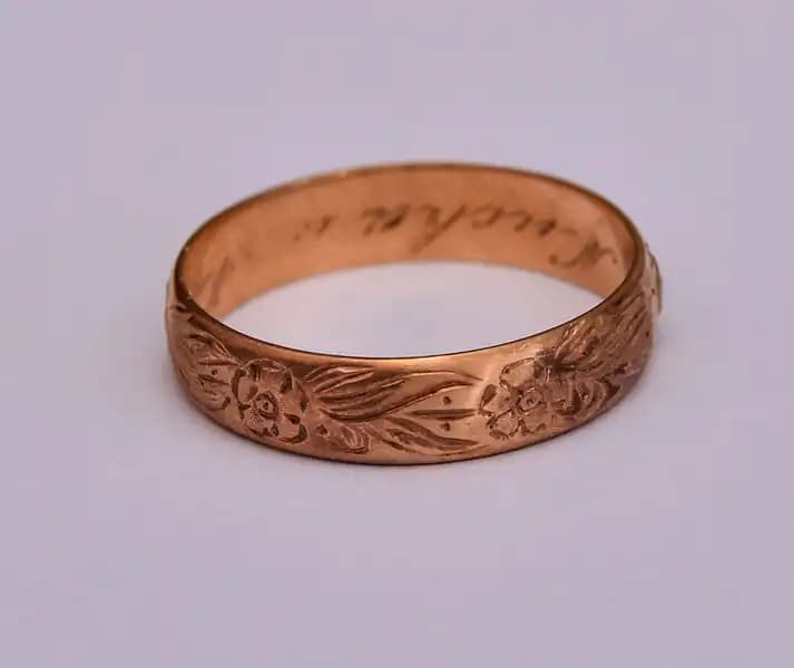 L18 - ANILLO DE ORO