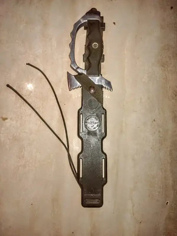 Cuchillo supervivencia RANZ 20 cm  sin uso