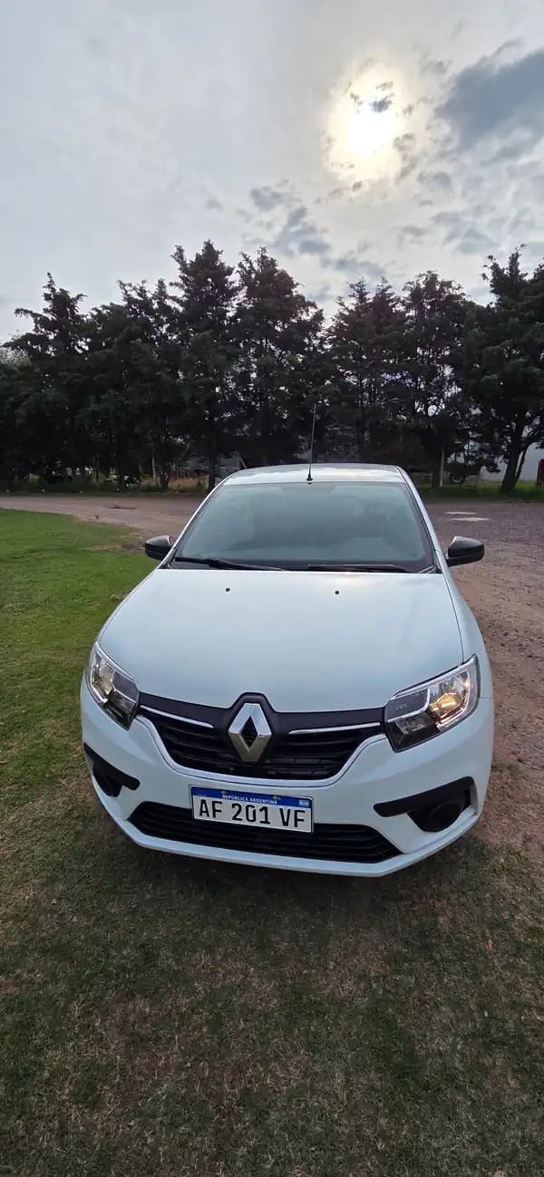 RENAULT LOGAN PH2 LIFE 1.6 – AÑO 2022