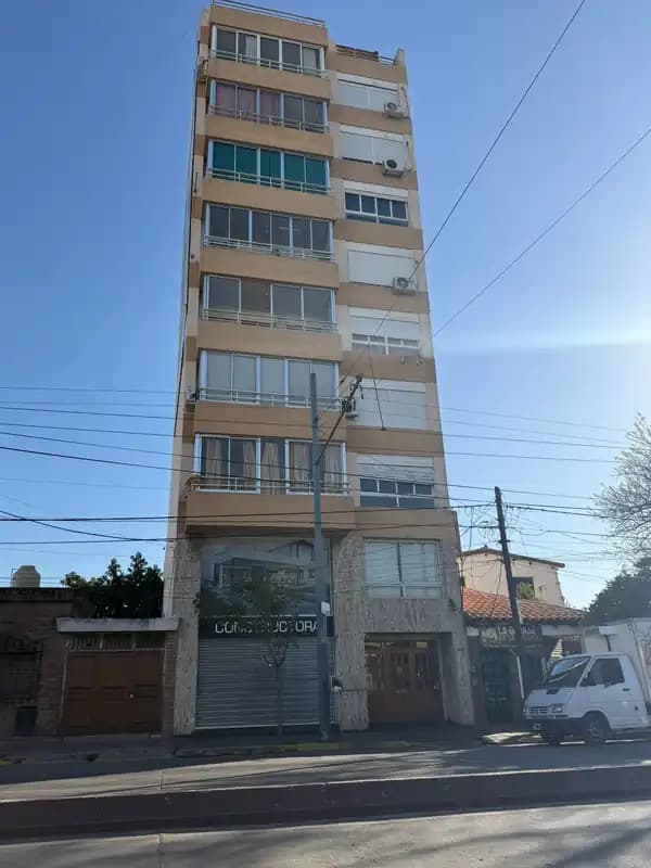 DPTO DESOCUPADO EN AV. COLON 2 DORM-2 BAÑOS-BALCON