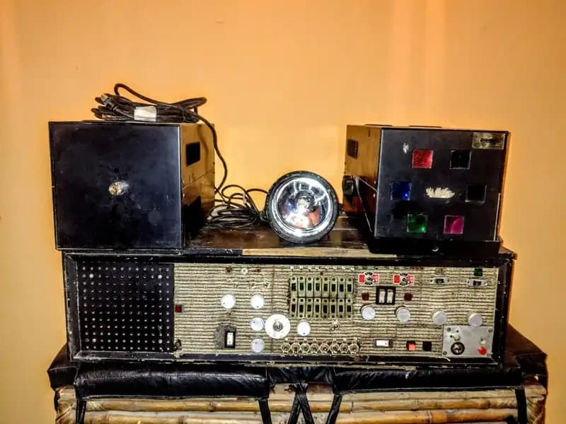 MAQUINA DE HUMO CON JUEGO DE LUCES PROGRAMABLES