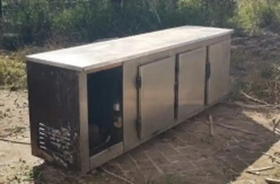HELADERA BAJO MESADA 3 PUERTAS