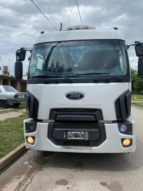 tractor con cabina dormitorio cargo 1722 año 2015