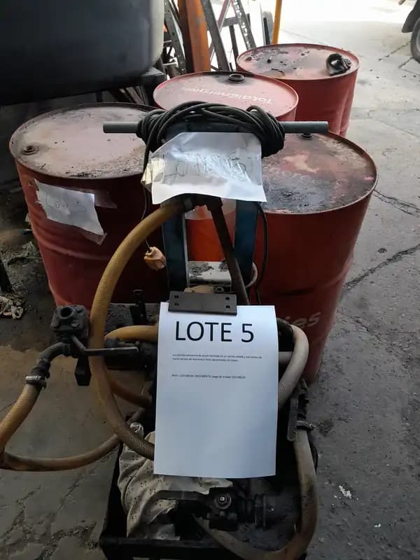 LOTE 5 BOMBA EXTRACTORA DE ACEITE - TACHOS 200LTS