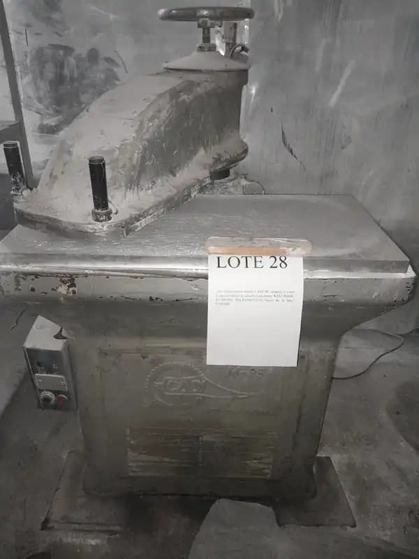 LOTE 28 - TROQUELADORA - CORTADORA DE CAUCHO