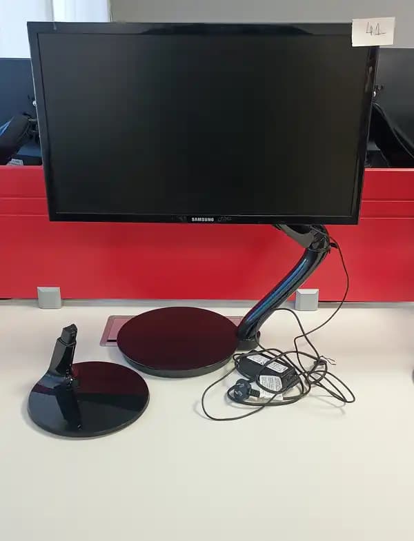 MONITOR SAMSUNG LED 22"  c/ Soporte interactivo mo