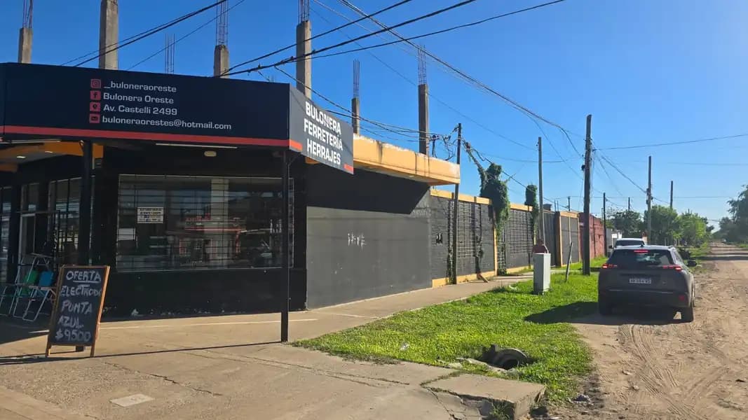 Local comercia con deposito sobre avenida