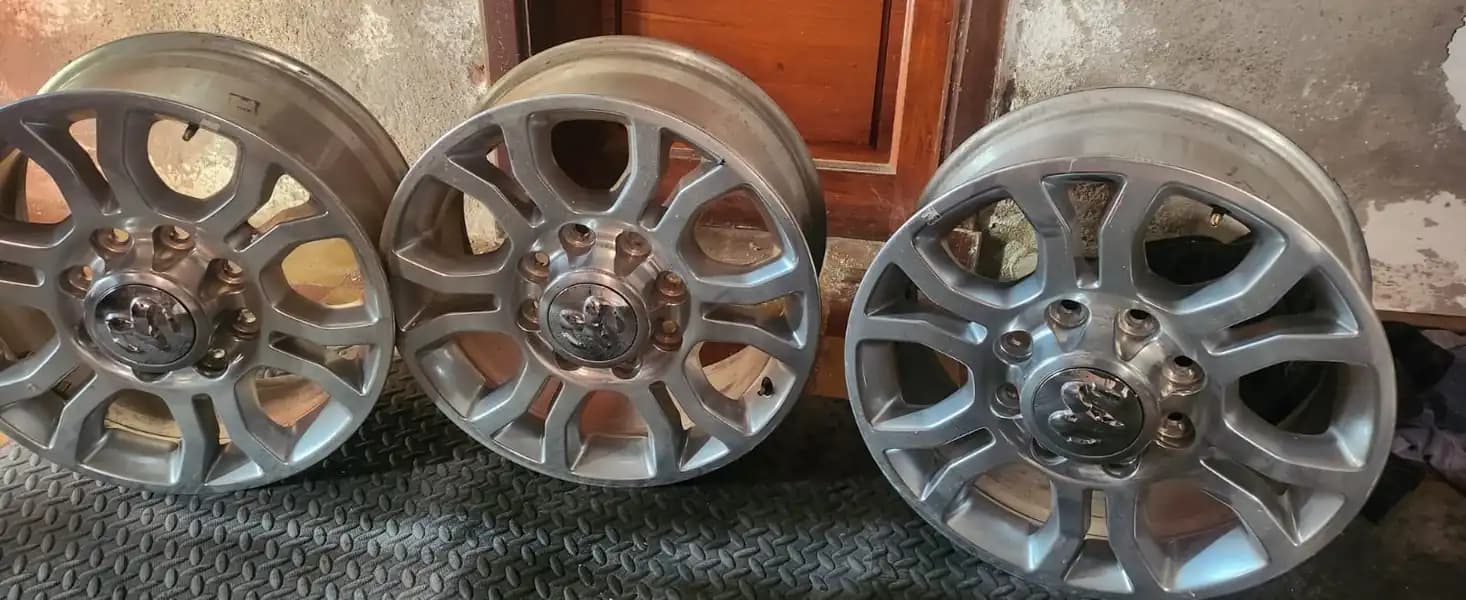 4 LLANTAS DODGE RAM 18X8 IMPECABLES