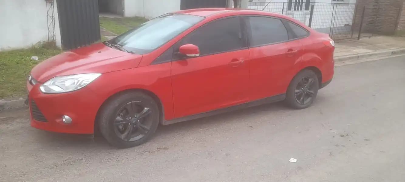 FORD FOCUS SEDAN 4 PUERTAS 2.0 MOD 2013
