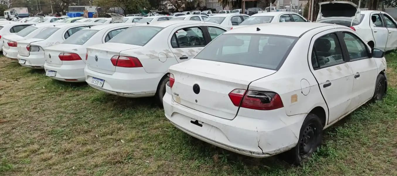 (5) VOLKSWAGEN	VOYAGE 1.6 MSI - Sedan 4p