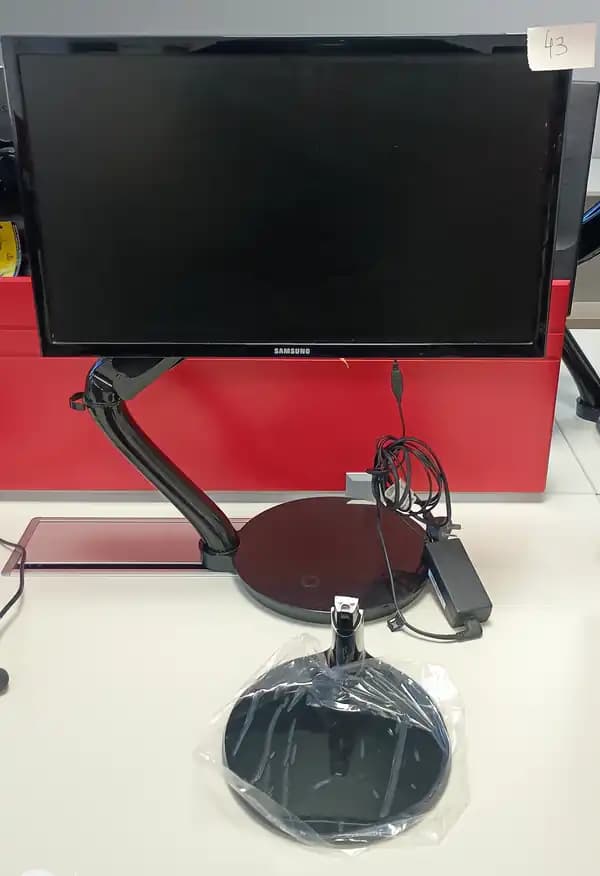 MONITOR SAMSUNG LED 22"  c/ Soporte interactivo mo