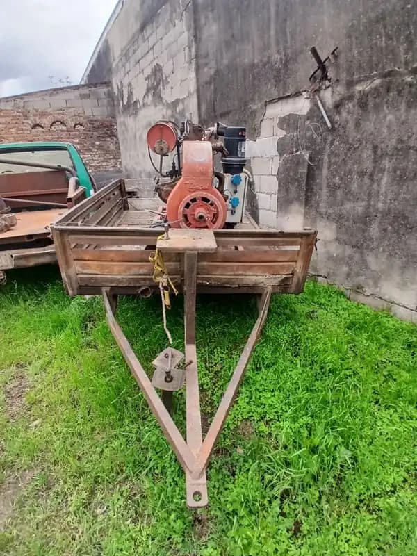CARRO CON GATO - MOTOR DIESEL - TAPA DE VALVULAS