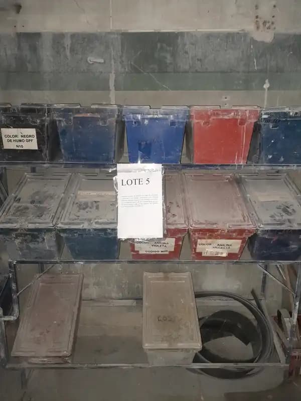 LOTE 5 - ESTANTERIAS - CAJONES MATERIA PRIMA