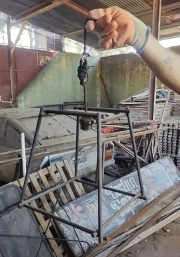 LOTE DE LAMPARAS DE HIERRO ARTISTICAS PIRAMIDALES