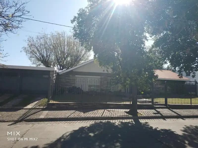 CASA C/ QUINCHO Y PILETA B° CERRO DE LAS ROSAS