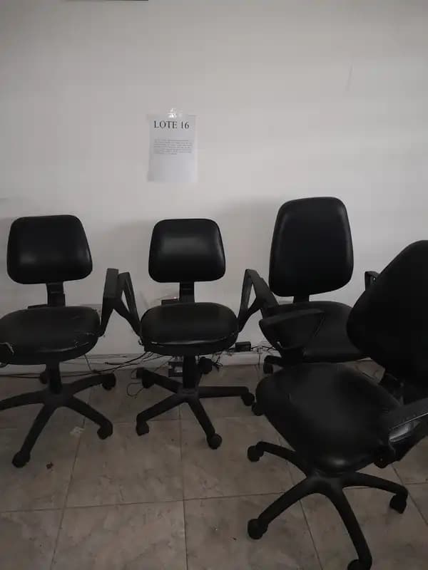 LOTE 16 - SILLONES CON RUEDAS - SILLAS