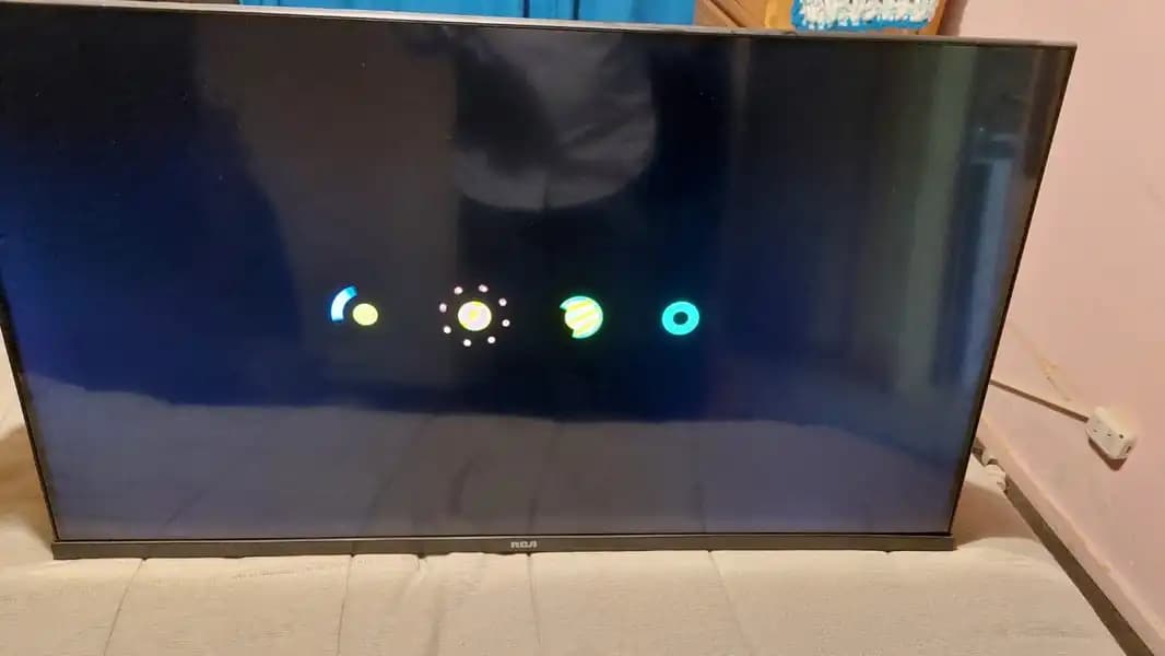 TV LED 40 " RCA CON SU CONTROL REMOTO