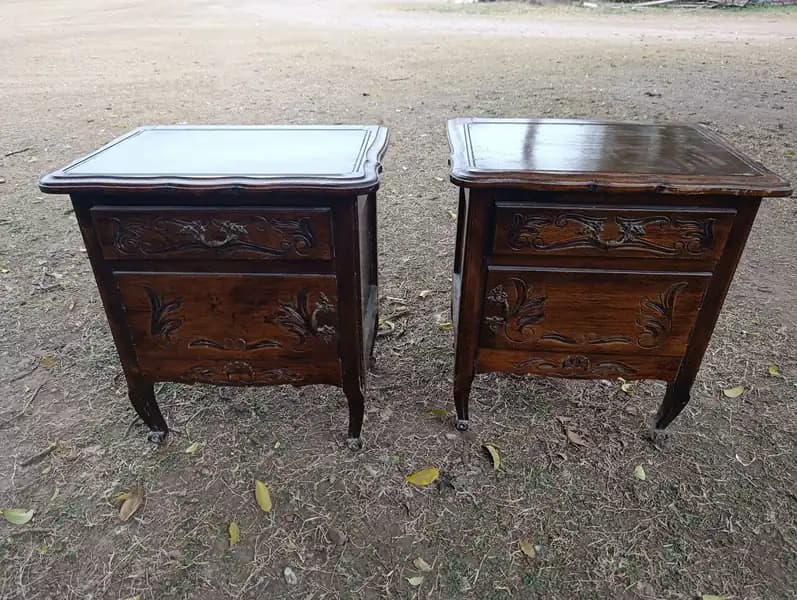 Mesa de luz y lámpara