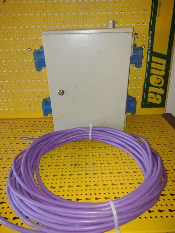 TABLERO ELECTRICO CON TERMICA Y TOMAS CAPS + CABLE