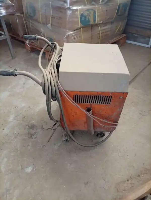SOLDADORA Eléctrica p/ electrodo de 3.20