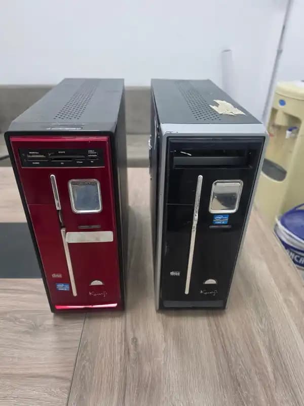 DOS GABINETES DE COMPUTADORA