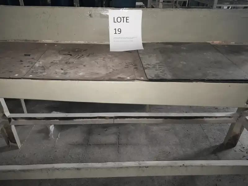 LOTE 19 - BANCO DE TRABAJO Y MESA DE TRABAJO