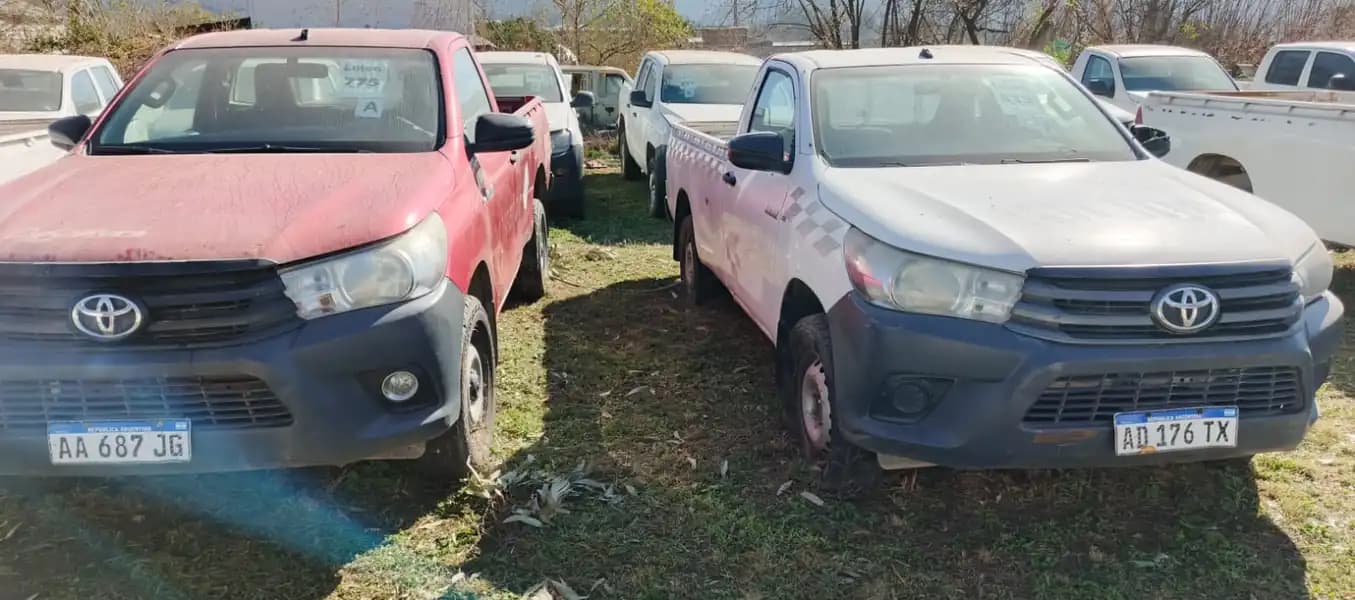 (2) TOYOTA	HILUX 4x2 C/S DX 2.4 TDI 6M/T PICK-UP