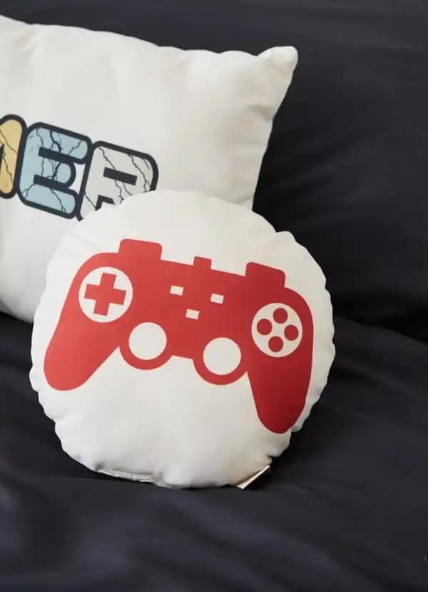 ACOLCHADO DISEÑO GAMER CON ALMOHADONCITOS