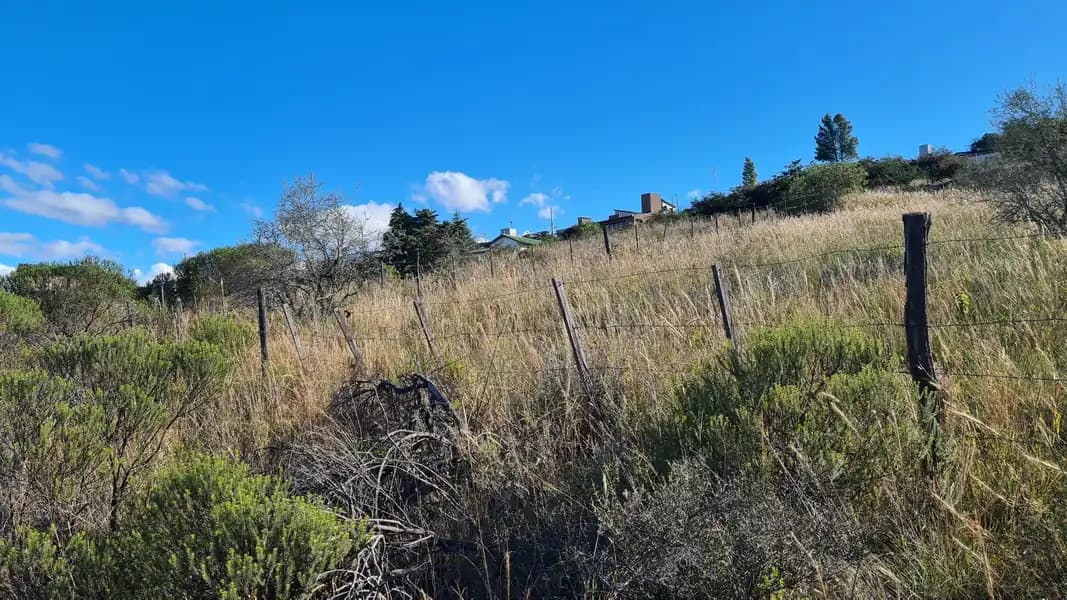 Lote 700m2 Tanti El Durazno