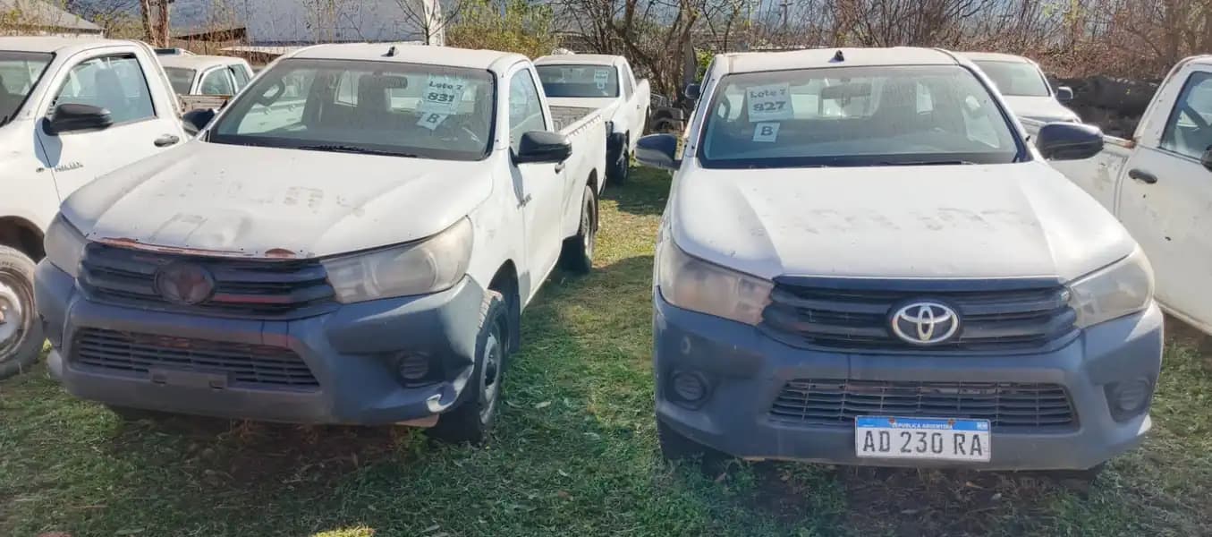 (3) TOYOTA	HILUX 4x2 C/S DX 2.4 TDI 6M/T PICK-UP