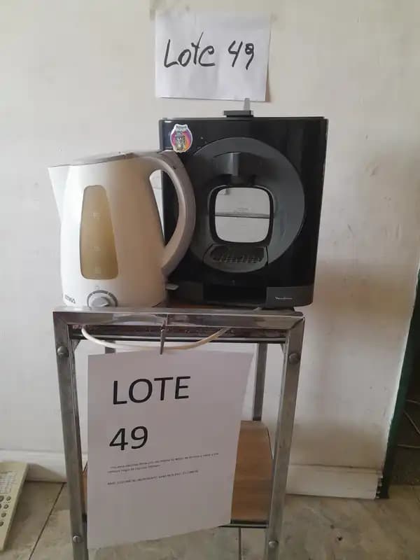 LOTE 49 - PAVA ELECTRICA Y CAFETERA ELECTRICA