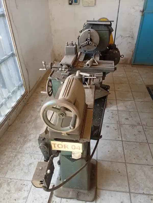 TORNO marca PASQUINO-MILANO Trifasico