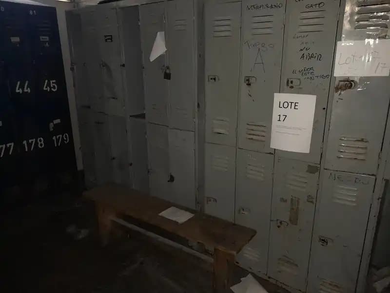 LOTE 17 - LOCKERS Y BANCO MADERA