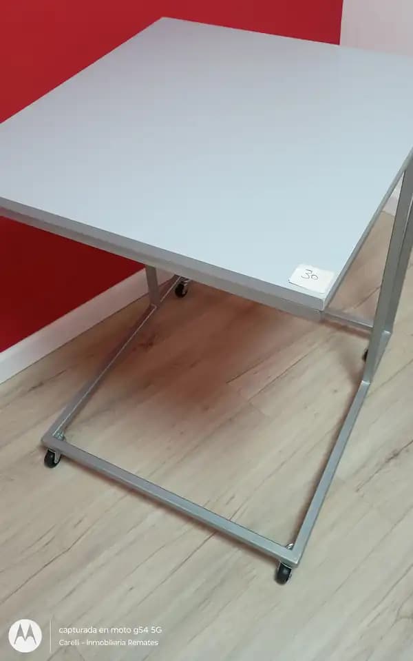 Mesa con rueditas 066x060x74 alt