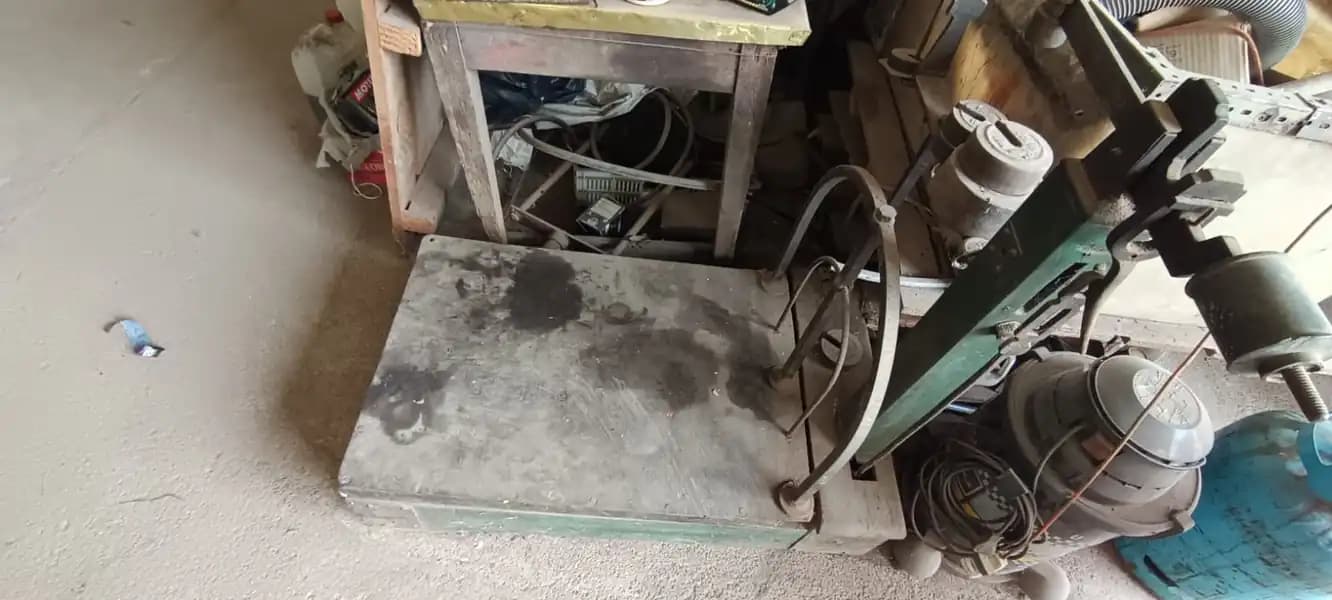 BASCULA Antigua con sus pesas
