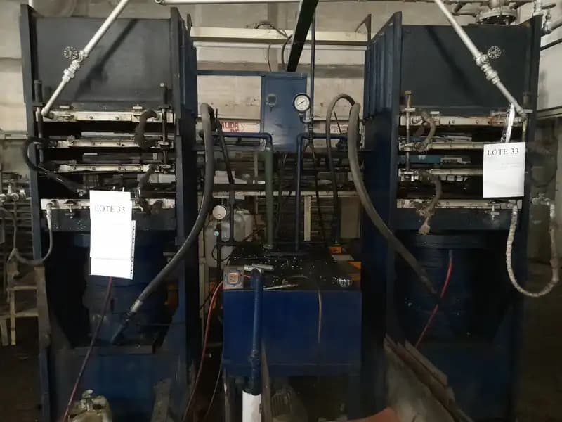 LOTE 33 - DOS PRENSAS HIDRAULICAS DE 4 PLATOS
