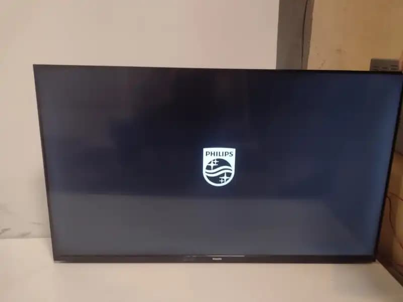 TELEVISOR LCD DE 43 PULGADAS APROX, MARCA PHILIPS