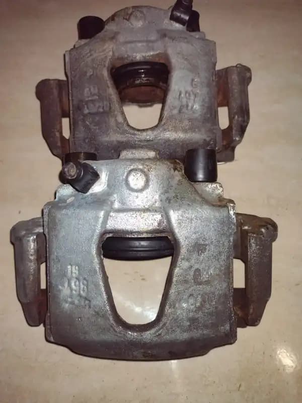 Caliper mordaza delantero freno Corsa 1.4 original
