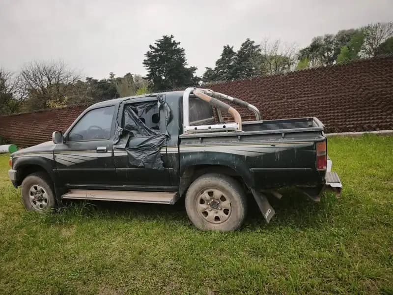 TOYOTA HILUX 4X4 CABINA DOBLE MODELO 1999