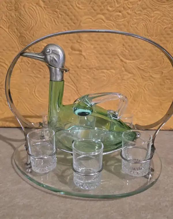 Licorera decantador art deco checo ave de cristal