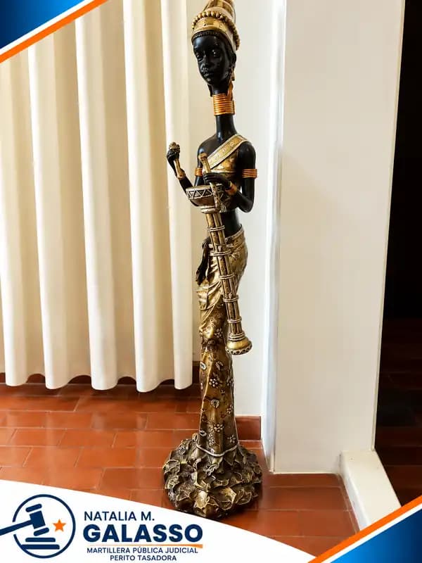 par de figuras mujer