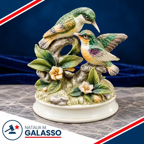 Figura vintage de porcelana con dos colibríes