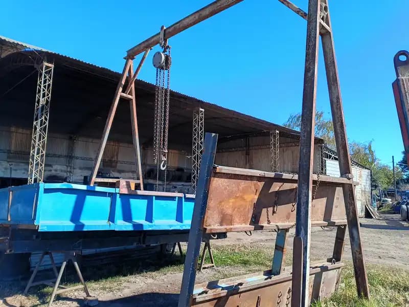 Un aparejo de 3 TN, sin ruedas para su traslado,
