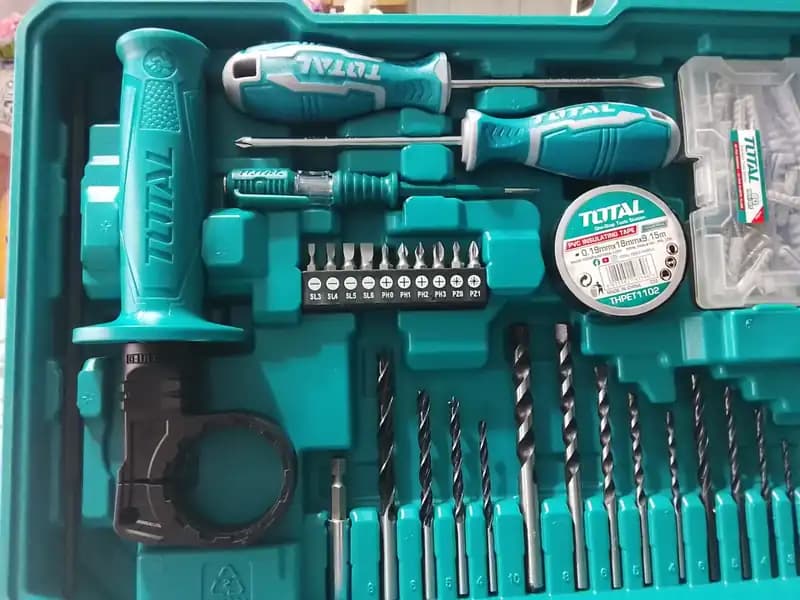 Kit de herramientas manuales y 1 electrica